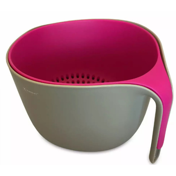 Kauss ja kurn, hall ja roosa kassel.