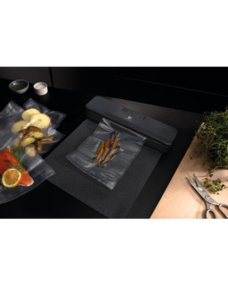 Vaakumpakendaja electrolux, must-foto2