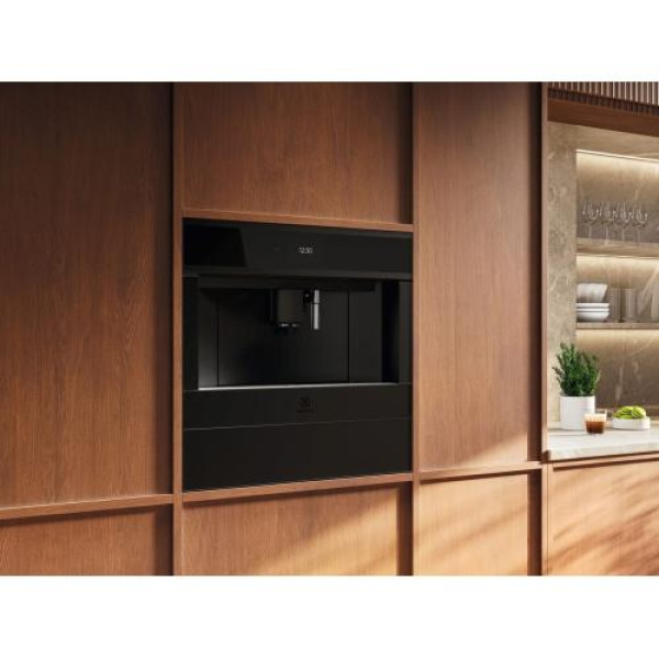 Espresso kohvimasin electrolux, integreeritav, automaatne piimavahustaja, matt must