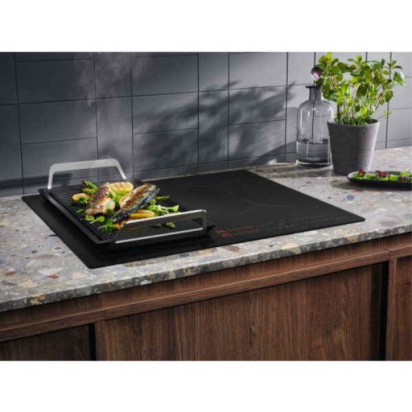 Pliidiplaat electrolux, 4 x induktsioon, 60 cm, hob2hood, matt must, lõigatud servad