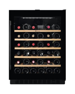 Veinikülmik electrolux 82 cm, integreeritav, puutejuhtimine, must+klaas