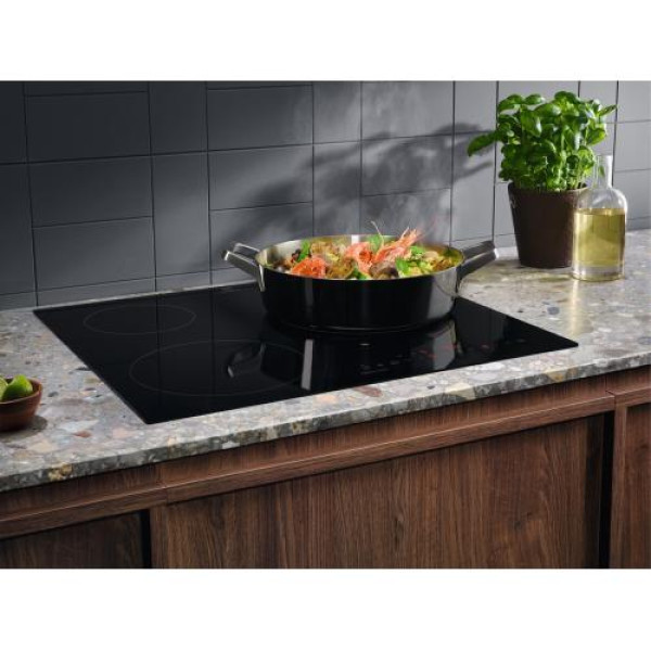 Pliidiplaat electrolux, 3 x induktsioon, 60 cm, hob2hood, must, lõigatud serv