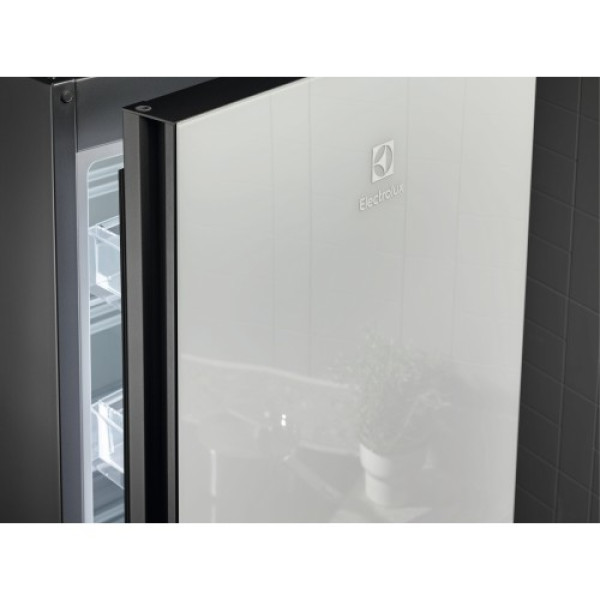 Külmik electrolux 800, 201 cm, 266/101 l, 38 db, elektrooniline juhtimine, noforst, valge klaas uksel Kodumasinad