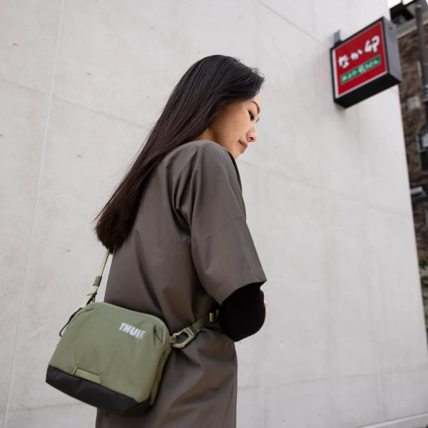 Thule 5005 Paramount Crossbody 2L Black Turism