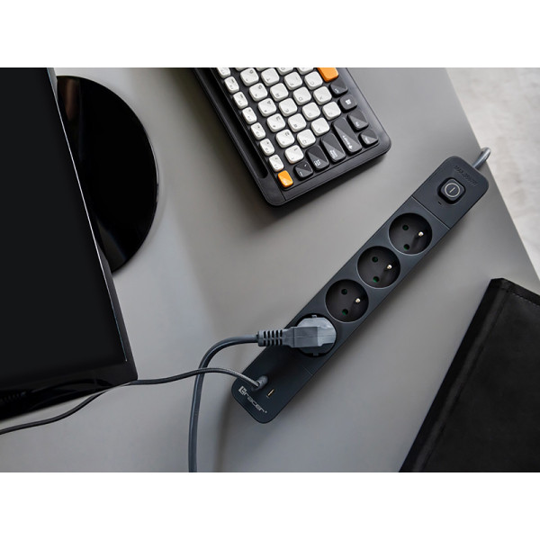 Tracer 47026 Power Line+ 1.5m (4 outlets +1x USB A+ 1x Type C, PD18W) Tracer 47026 Power Line+ 1.5m (4 outlets +1x USB A+ 1x Type C, PD18W)