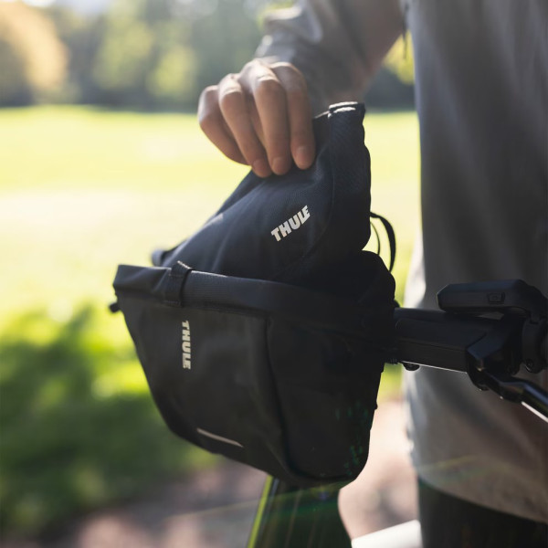 Thule 5473 Chasm Handlebar Bag 2L Black Thule 5473 Chasm Handlebar Bag 2L Black